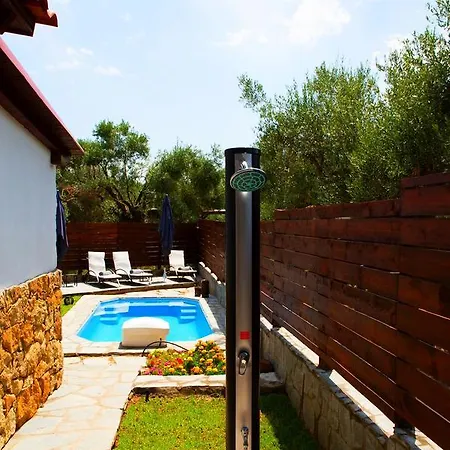 Salonikiou Beach Apartments & Villas Agios Nikolaos  Exterior photo